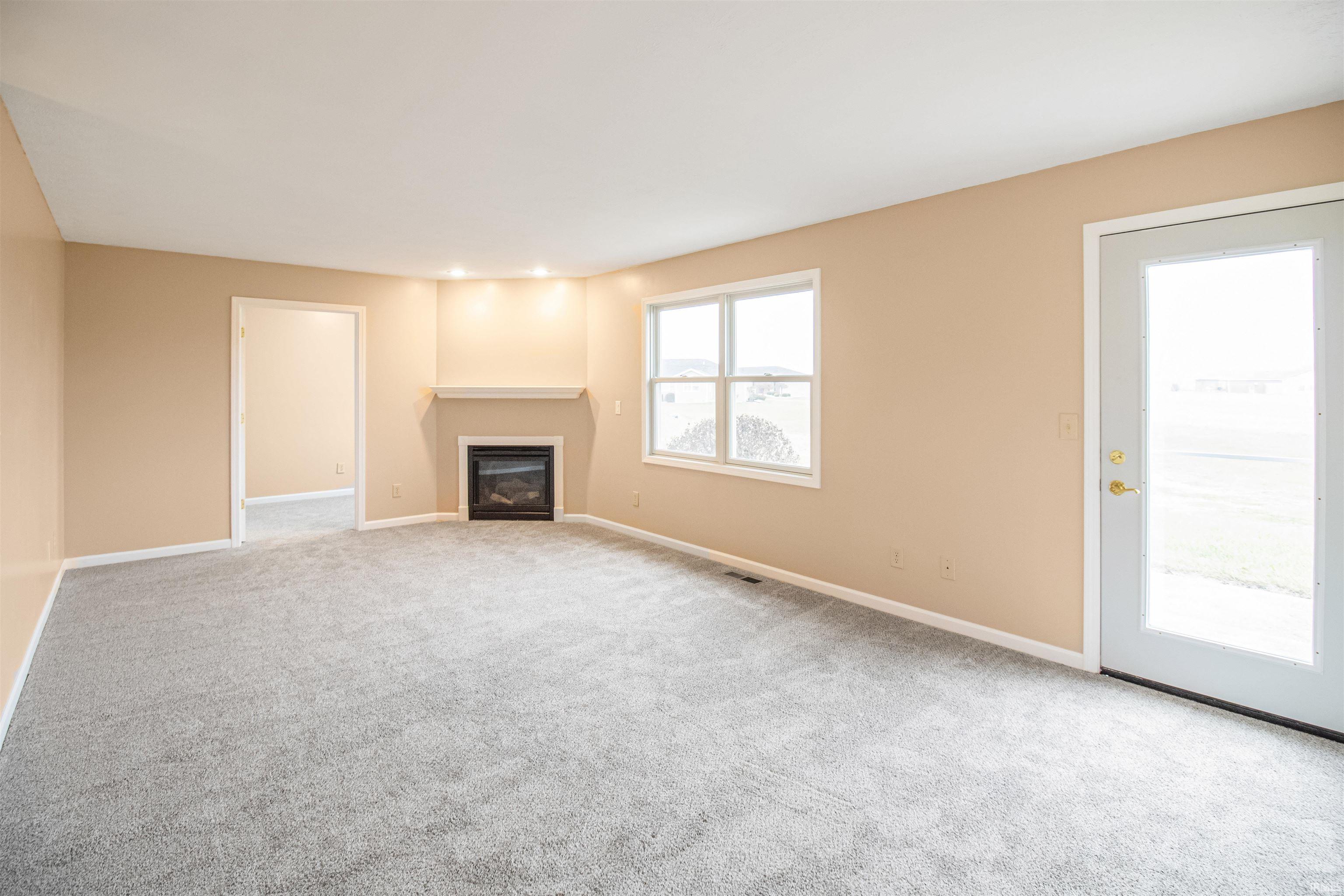 122 Sunset Drive Winchester, IN 47394 - Photo 3 of 21