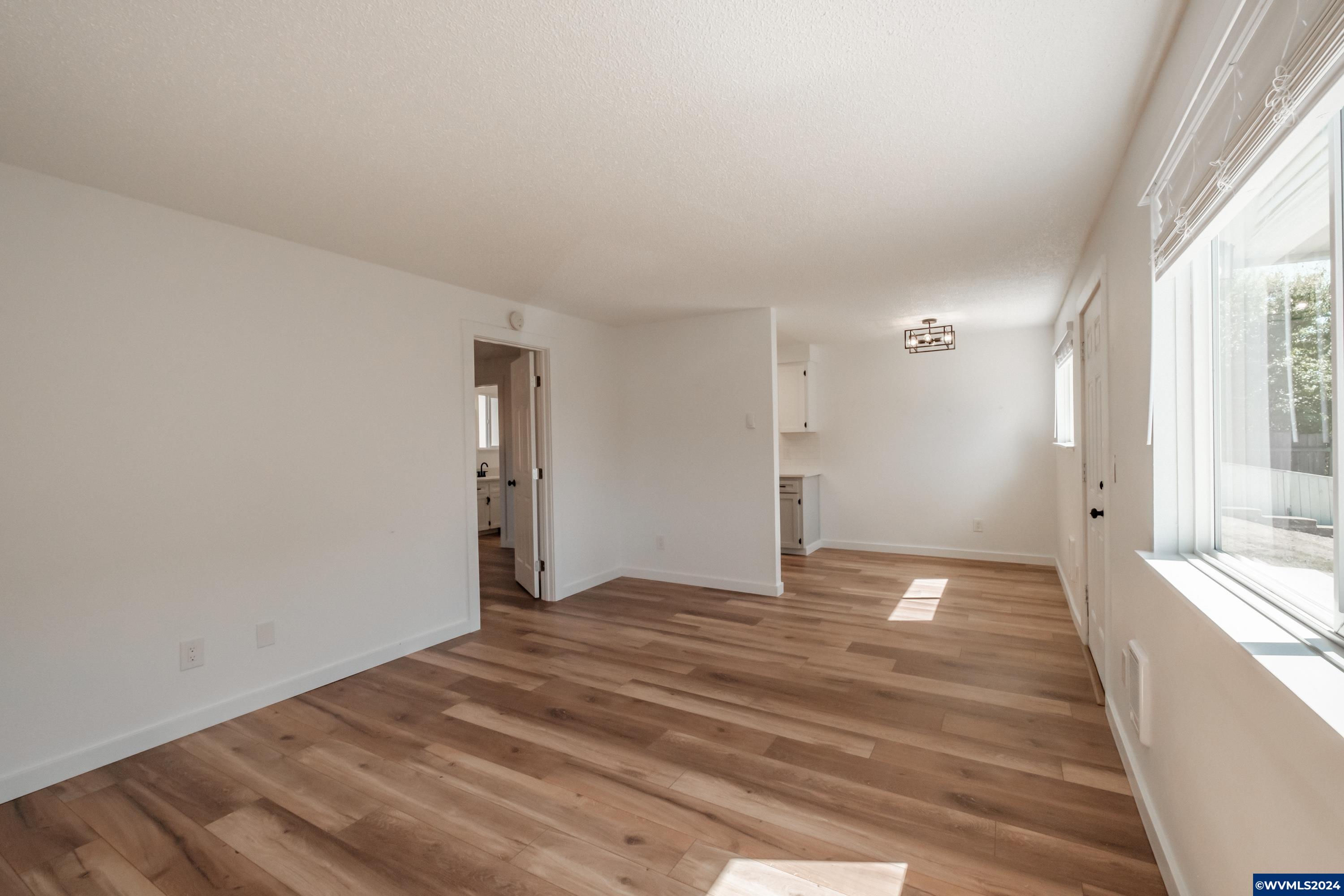 175 Northeast Fern Court Dallas, OR 97338 - Photo 8 of 25