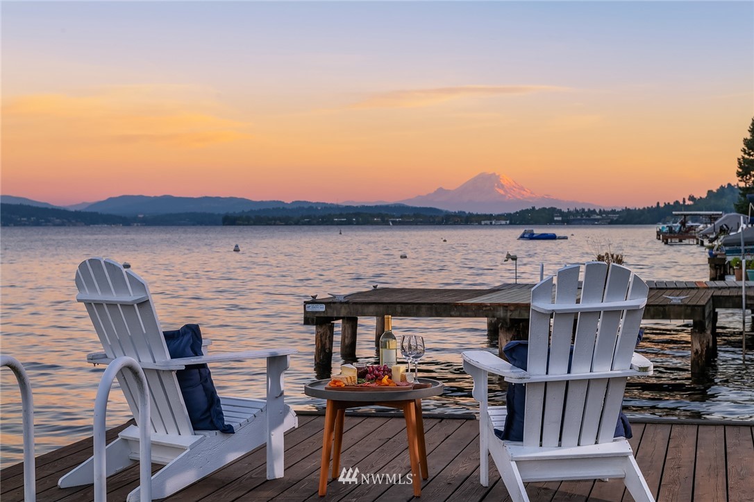 12026 Riviera Place Northeast Seattle, WA 98125 - Photo 2 of 40 Gallery Image 2