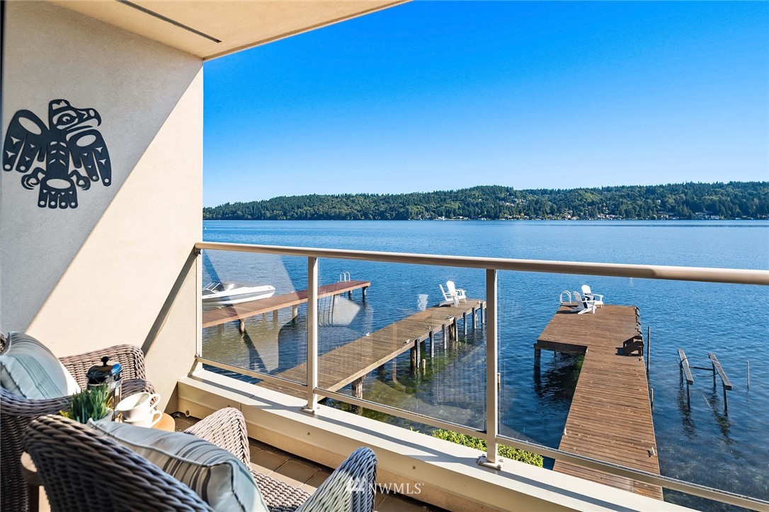 12026 Riviera Place Northeast Seattle, WA 98125 - Photo 11 of 40 Gallery Image 11