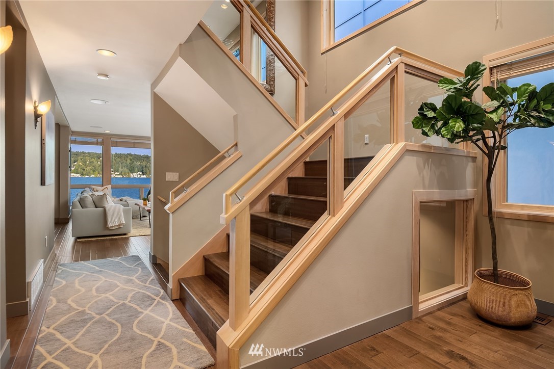 12026 Riviera Place Northeast Seattle, WA 98125 - Photo 16 of 40 Gallery Image 16