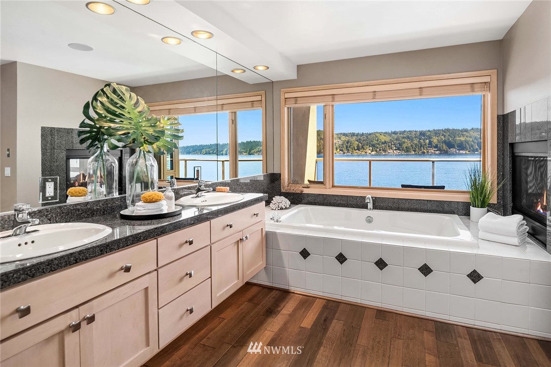12026 Riviera Place Northeast Seattle, WA 98125 - Photo 21 of 40 Gallery Image 21