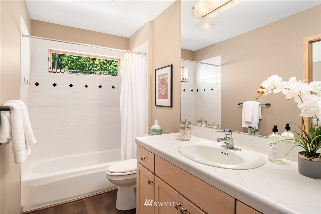 12026 Riviera Place Northeast Seattle, WA 98125 - Photo 24 of 40 Gallery Image 24