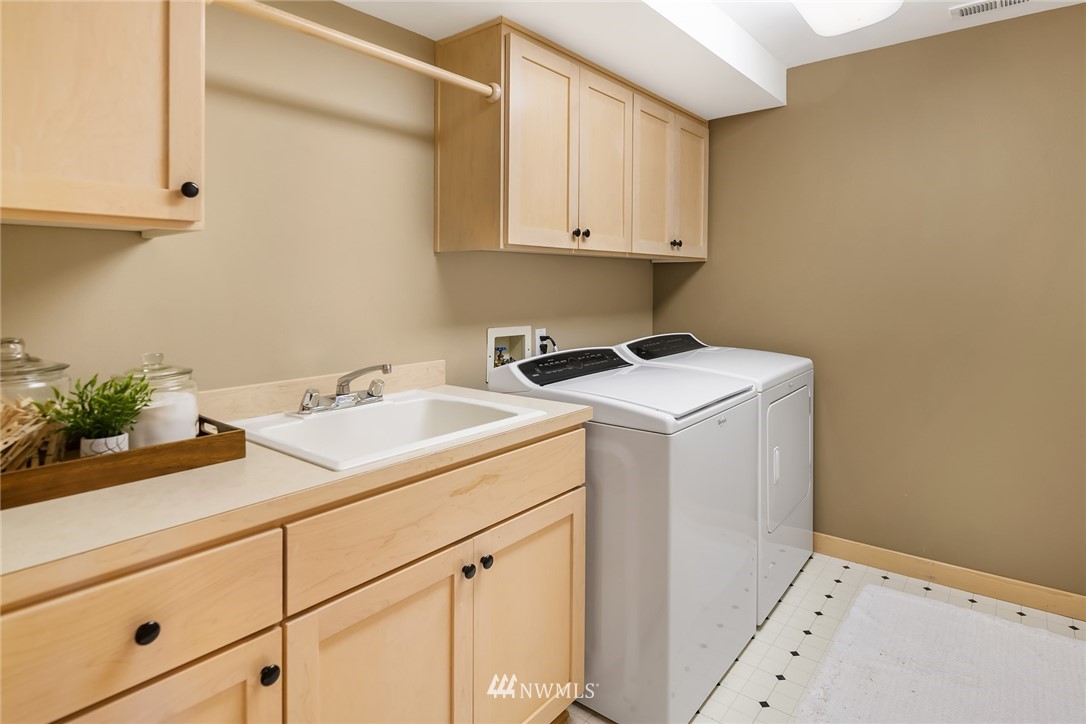 12026 Riviera Place Northeast Seattle, WA 98125 - Photo 29 of 40 Gallery Image 29