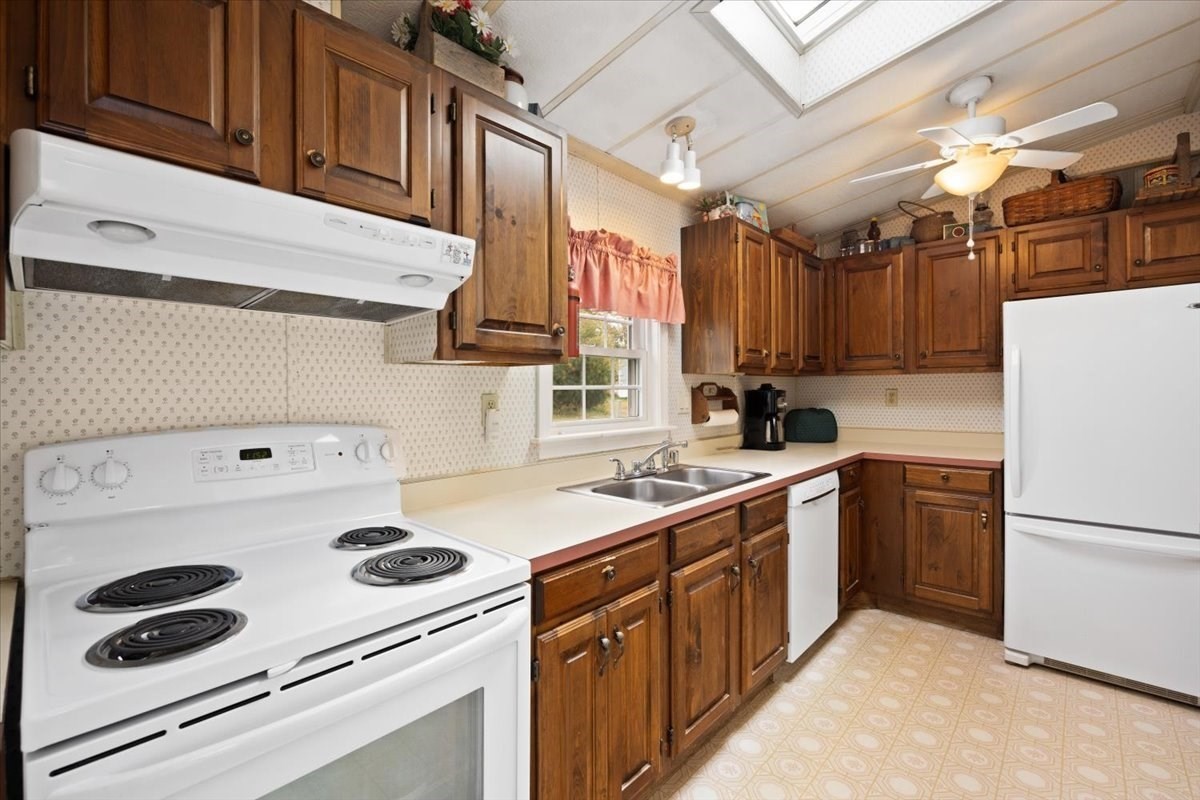 12 Patriot Road Taunton, MA 02780 - Photo 7 of 40 Gallery Image 7