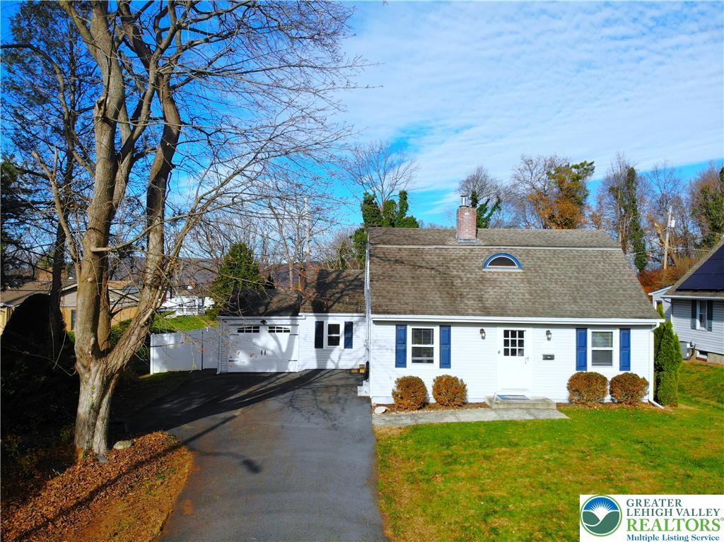 915 Birch Road Hellertown, PA 18055 - Photo 1 of 32 front view of house with a yard