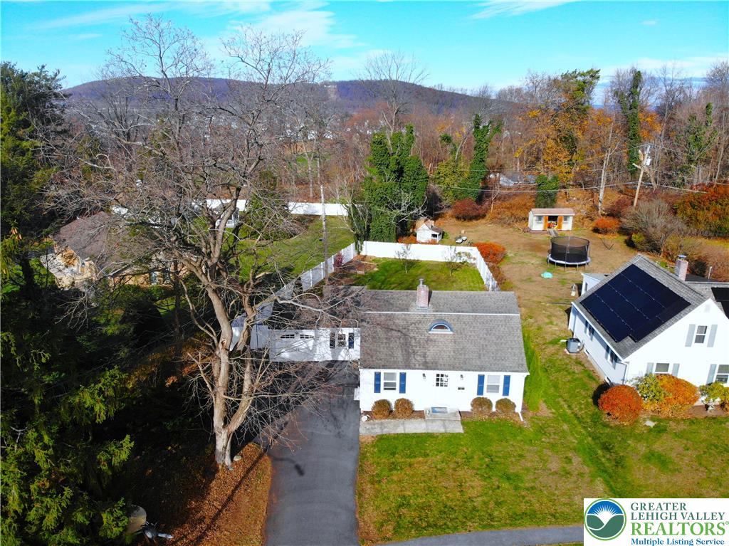 915 Birch Road Hellertown, PA 18055 - Photo 2 of 32 a view of yard