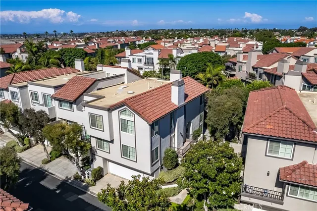 $1,549,000 | 19362 Maidstone Lane, Huntington Beach, CA 92648