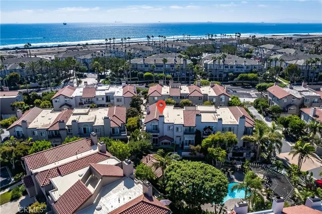 $1,549,000 | 19362 Maidstone Lane, Huntington Beach, CA 92648