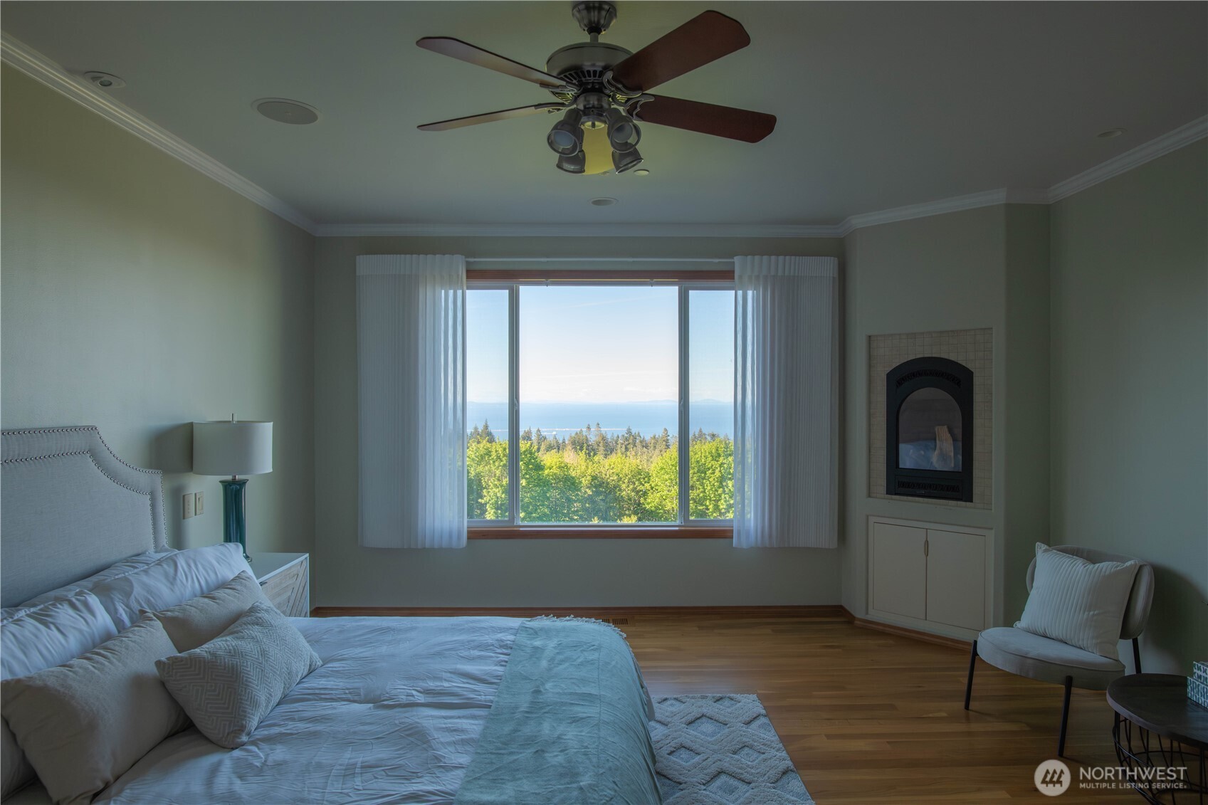 975 Simmons Road Port Angeles, WA 98362 - Photo 14 of 40 a living room with furniture and a window
