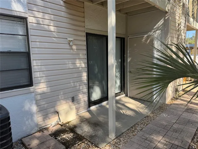 a sign that is sitting on a brick wall