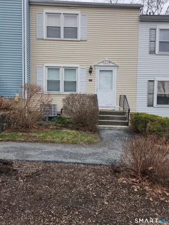 $2,400 | 55 Mill Plain Road, Unit 124, Danbury, CT 06811