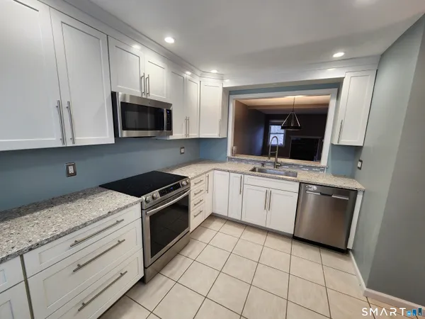 $2,400 | 55 Mill Plain Road, Unit 124, Danbury, CT 06811