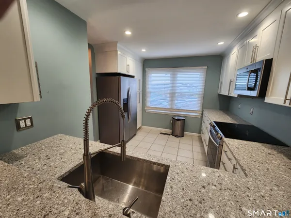 $2,400 | 55 Mill Plain Road, Unit 124, Danbury, CT 06811