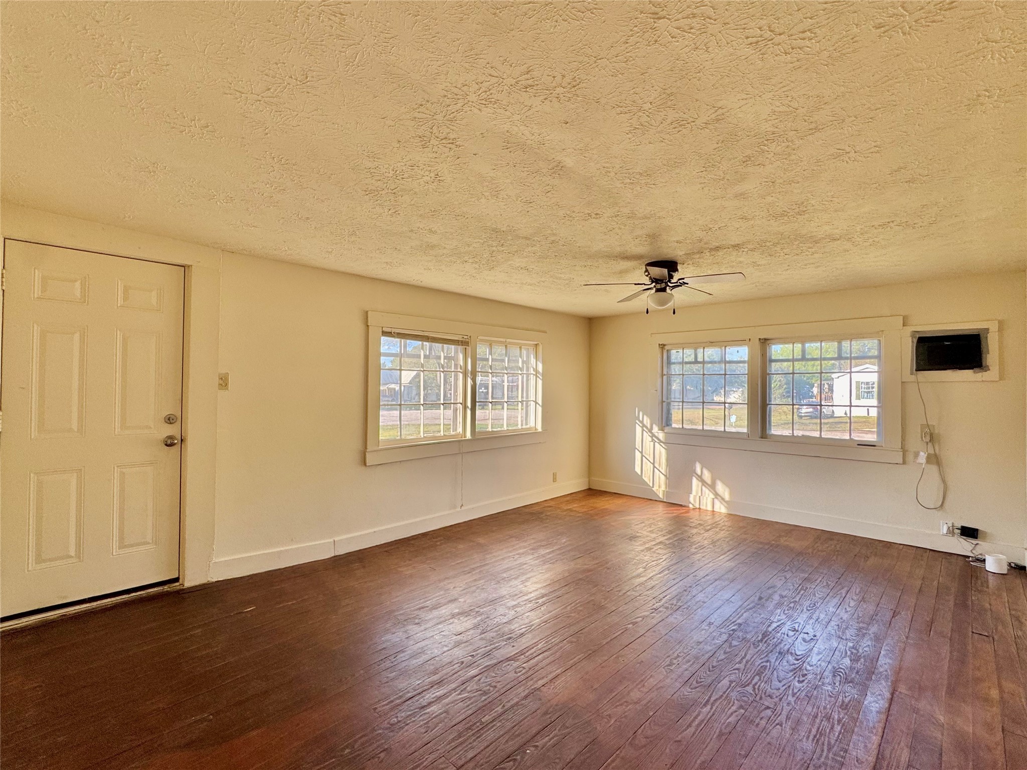 222 North 2nd Street Wallis, TX 77485 - Photo 2 of 10