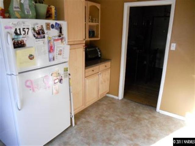 650 Hood Avenue Reno, NV 89512 - Photo 8 of 12 a utility room with dryer and washer