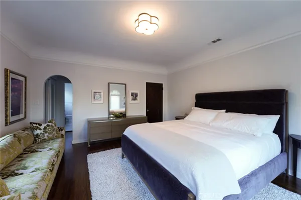 $13,300 | 1949 North Catalina Street, Los Angeles, CA 90027