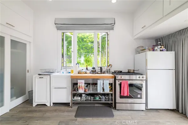 $13,300 | 1949 North Catalina Street, Los Angeles, CA 90027