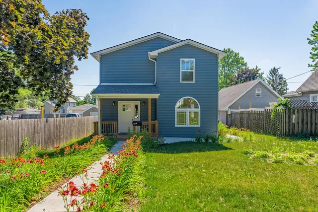 $329,000 | 1006 Summit Street, Joliet, IL 60435