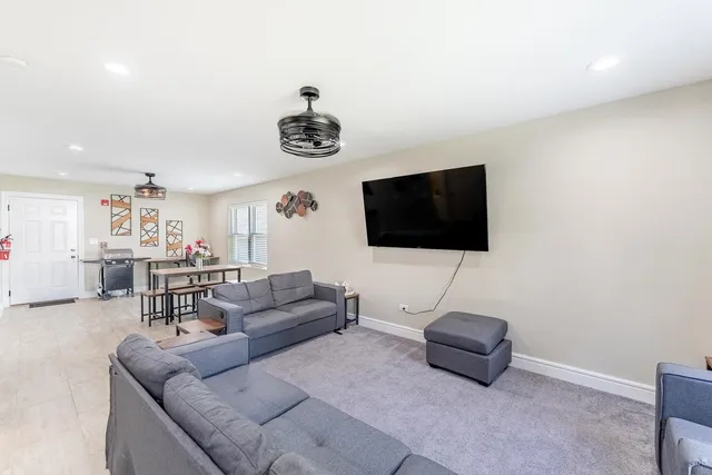 $329,000 | 1006 Summit Street, Joliet, IL 60435