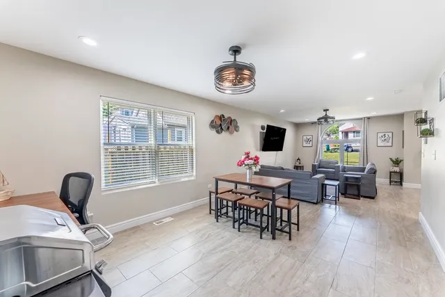 $329,000 | 1006 Summit Street, Joliet, IL 60435