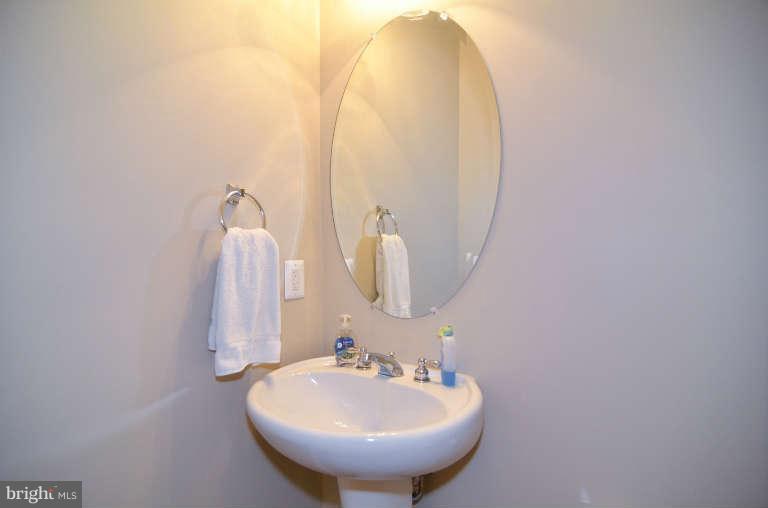4912 Pale Morning Dun Road Elkridge, MD 21075 - Photo 15 of 27 Powder Room