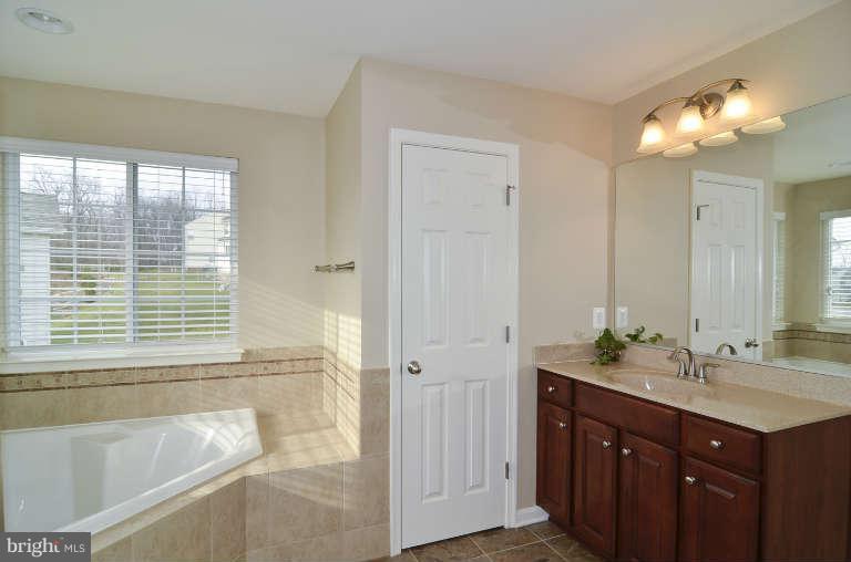 4912 Pale Morning Dun Road Elkridge, MD 21075 - Photo 20 of 27 Bath (Master)