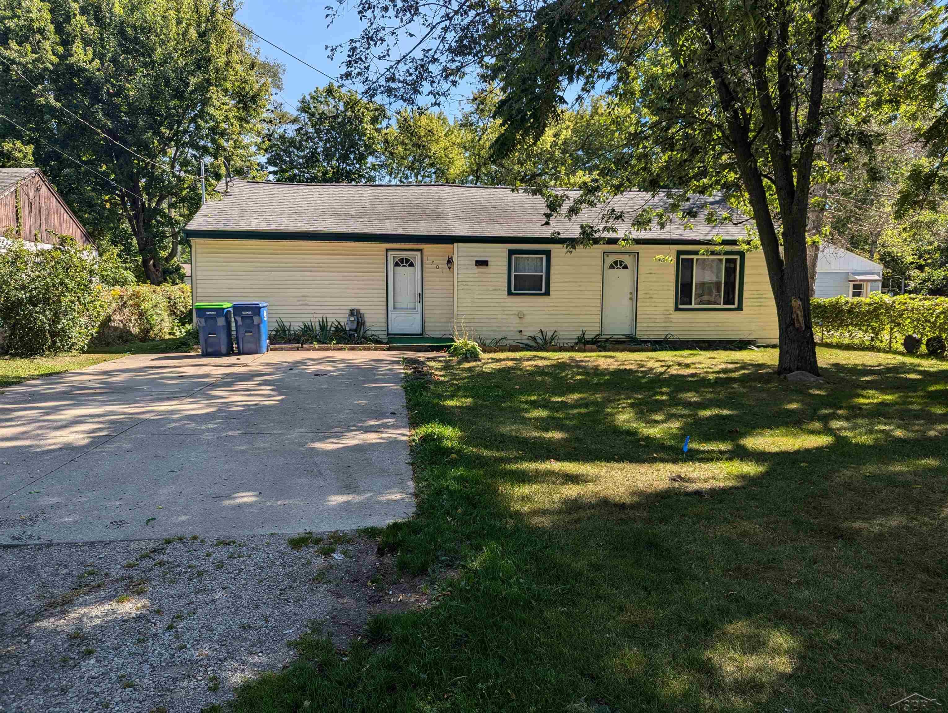 1701 Ribble Street Saginaw, MI 48601 - Photo 1 of 19 50154074-bfdd98f4-ed96-48ca-90ad-468b56a2f4ee.JPG
