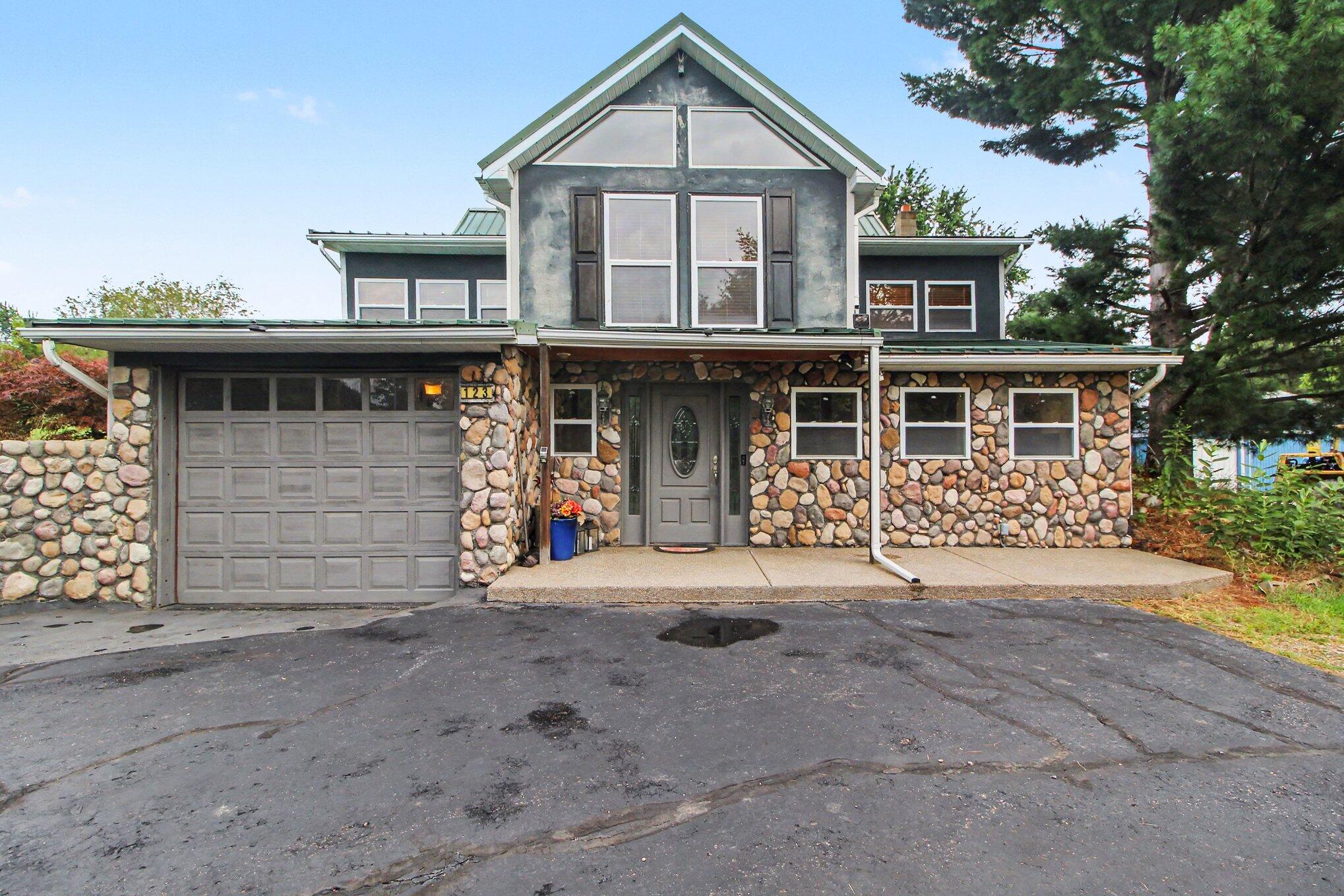 123 South Freer Road Chelsea, MI 48118 - Photo 2 of 82 004_file_3820