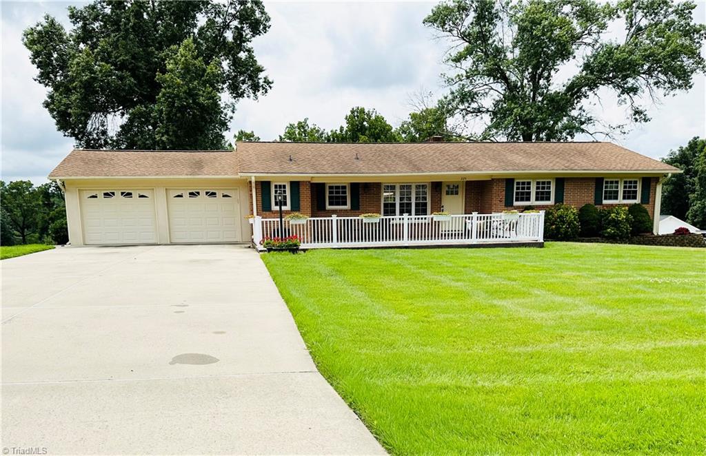 224 Lynnhaven Road Mount Airy, NC 27030 - Photo 3 of 45 Gallery Image 3