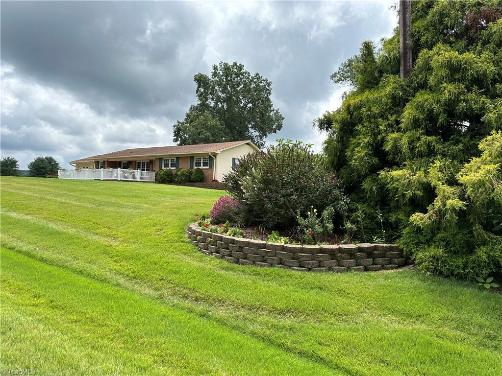224 Lynnhaven Road Mount Airy, NC 27030 - Photo 4 of 45 Gallery Image 4