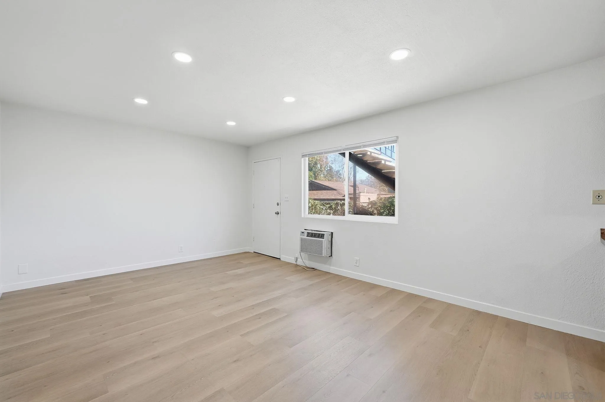 12621 Lindo Lane Lakeside, CA 92040 - Photo 7 of 28 an empty room with windows and closet