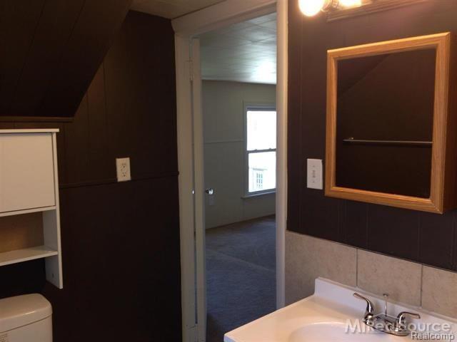 1234 Roslyn Road Grosse Pointe, MI 48236 - Photo 11 of 12 11.jpg