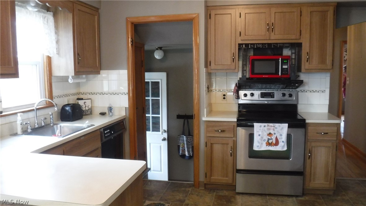 6614 Ridgewood Avenue Parma, OH 44129 - Photo 2 of 24