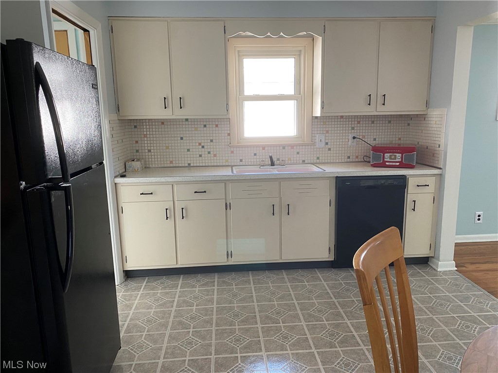 13806 Carpenter Road Garfield Heights, OH 44125 - Photo 4 of 29