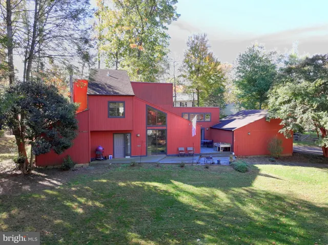 $899,000 | 11813 Vale Road, Oakton, VA 22124