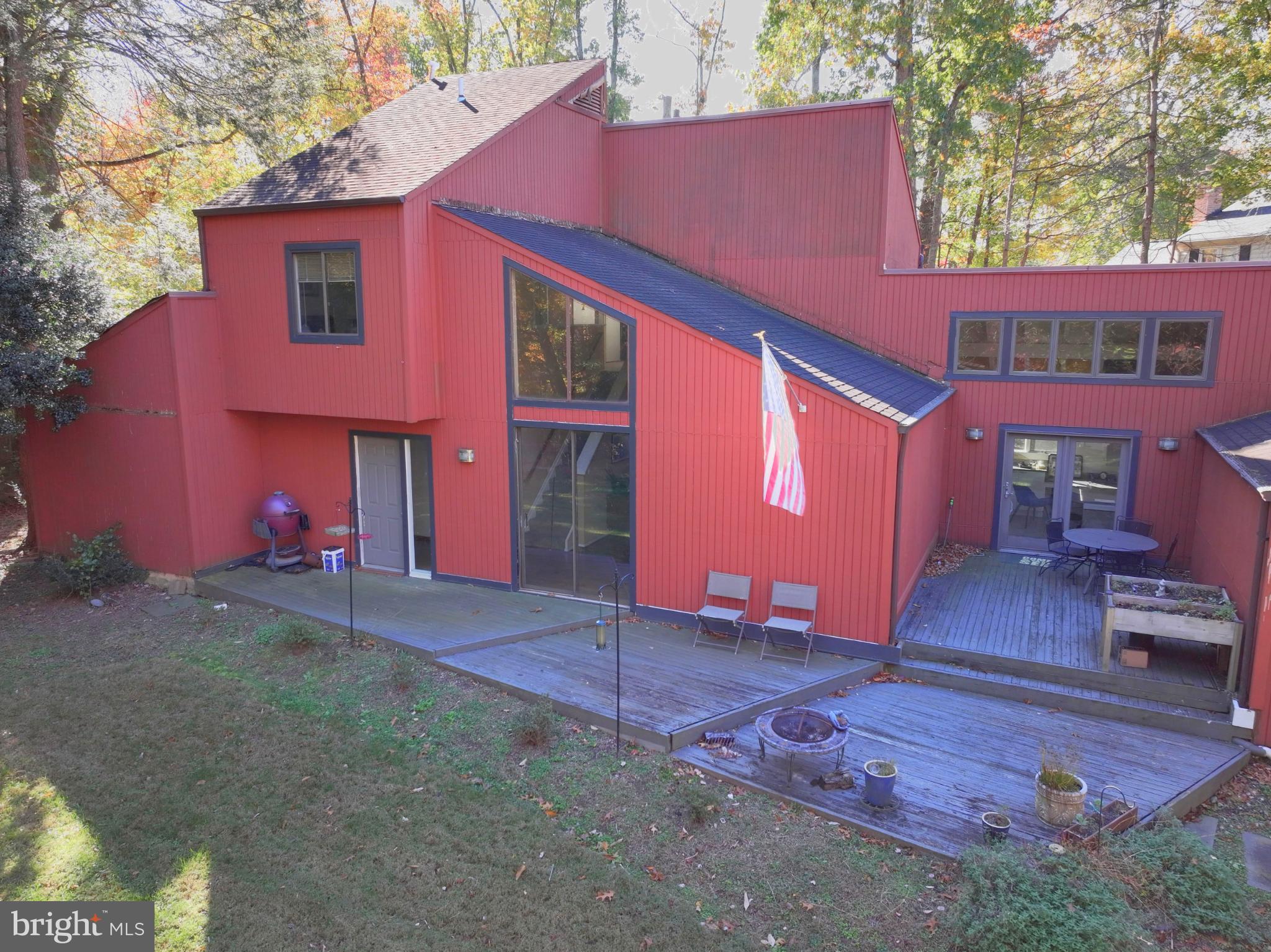 11813 Vale Road Oakton, VA 22124 - Photo 2 of 17