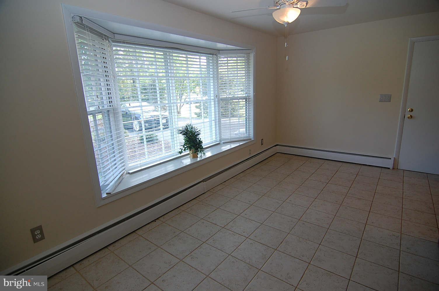 18428 Kingshill Road Germantown, MD 20874 - Photo 11 of 30 Kitchen