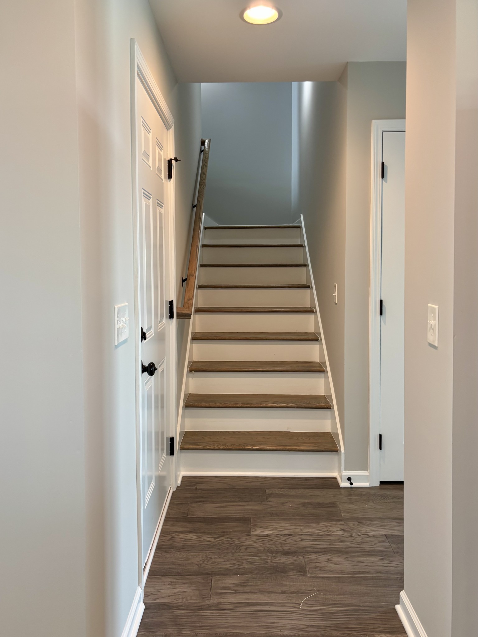 51 Regency Place Manchester, TN 37355 - Photo 20 of 27 a view of a hallway with wooden floor and entryway