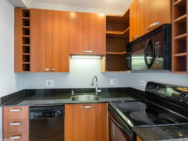 $1,725 | 732 West Bittersweet Place, Unit 806, Chicago, IL 60613