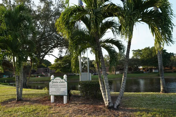 $404,500 | 1916 19th Lane, Palm Beach Gardens, FL 33418