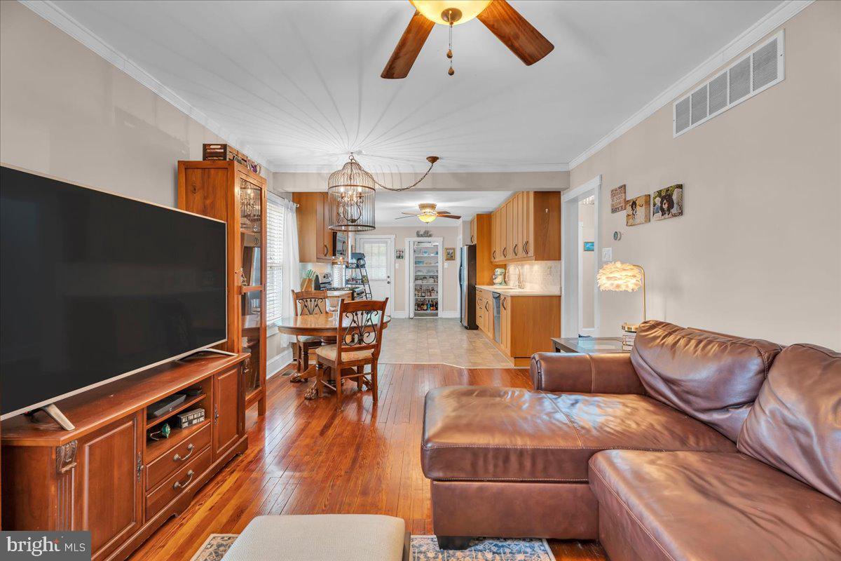 163 County House Road Mount Royal, NJ 08061 - Photo 5 of 24 Living Room