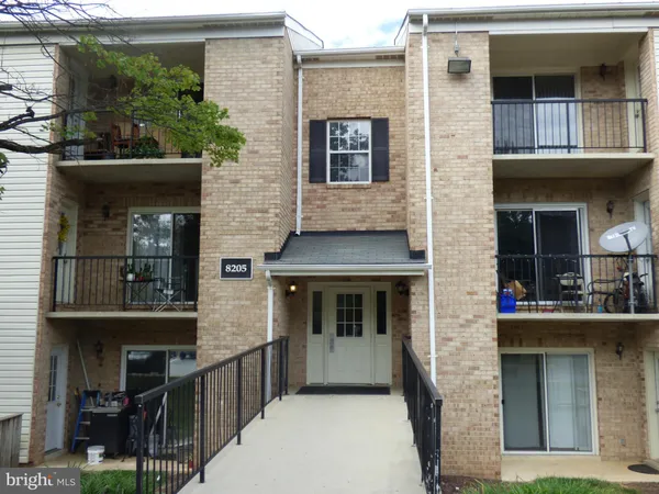 $1,950 | 8205 Whispering Oaks Way, Unit 303, Gaithersburg, MD 20879