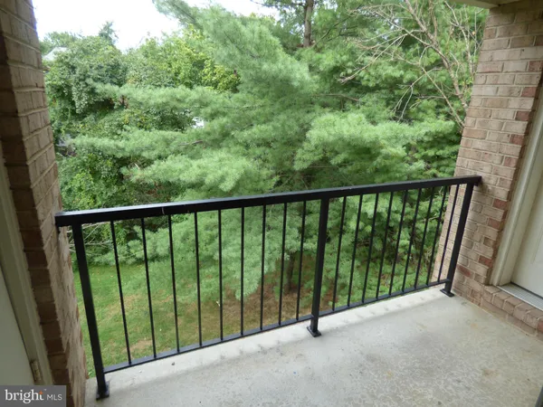 $1,900 | 8205 Whispering Oaks Way, Unit 303, Gaithersburg, MD 20879
