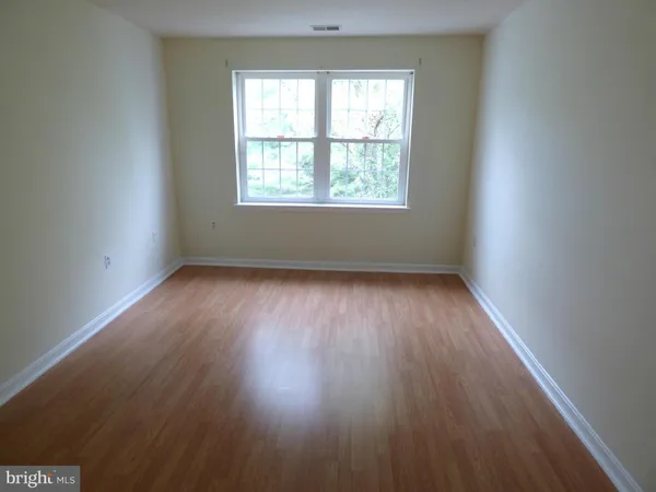 $1,900 | 8205 Whispering Oaks Way, Unit 303, Gaithersburg, MD 20879