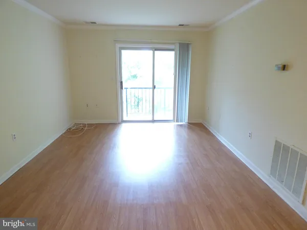 $1,900 | 8205 Whispering Oaks Way, Unit 303, Gaithersburg, MD 20879