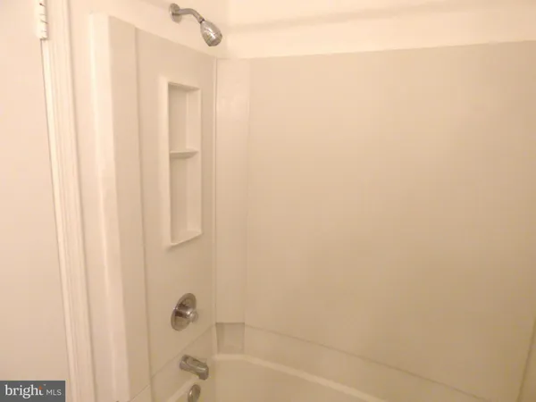 $1,900 | 8205 Whispering Oaks Way, Unit 303, Gaithersburg, MD 20879