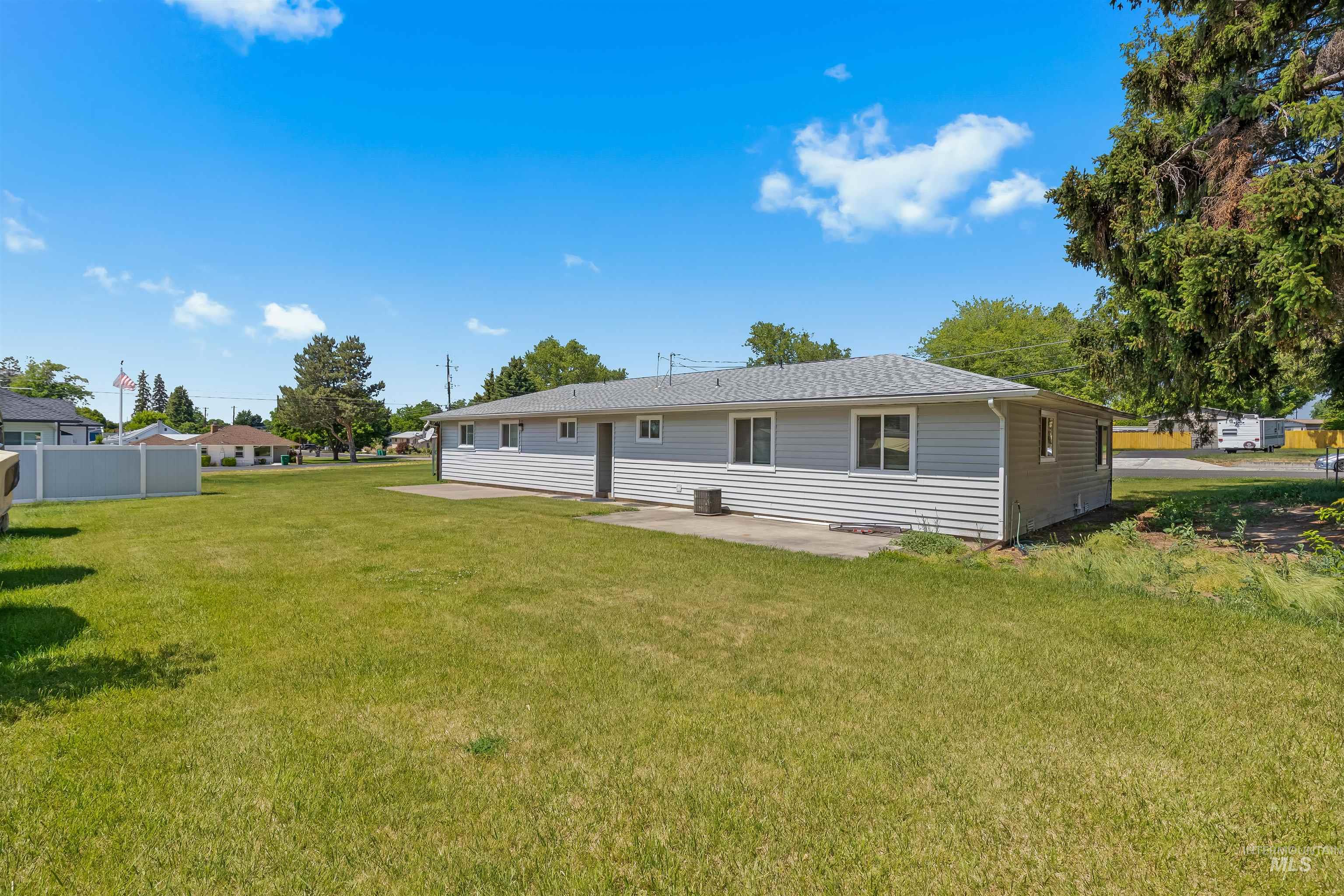 806 Burrell Avenue Lewiston, ID 83501 - Photo 4 of 25