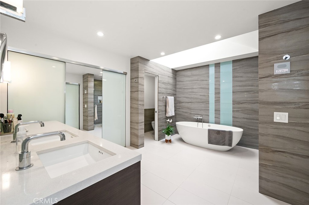 17 Rippling Streme Irvine, CA 92603 - Photo 20 of 60 Gallery Image 20