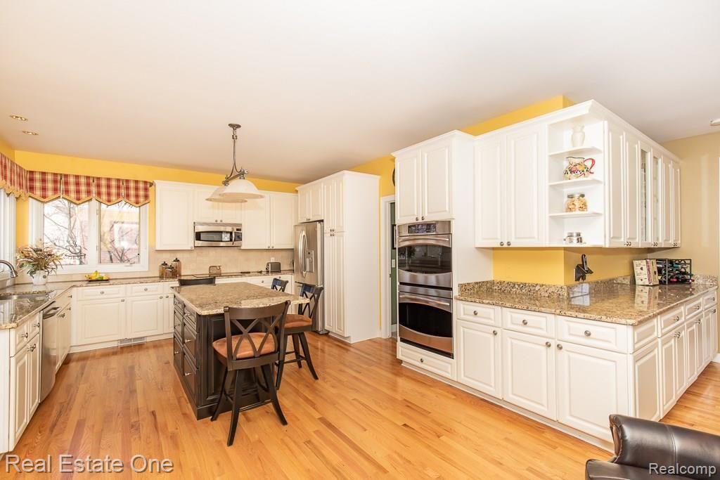 415 Springview Drive Rochester, MI 48307 - Photo 10 of 49 Springview MLS-W010.jpg